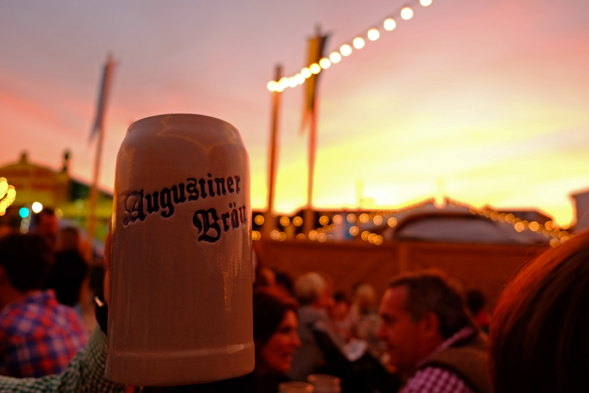 Videonauts Oktoberfest oide Wiesn Sunset